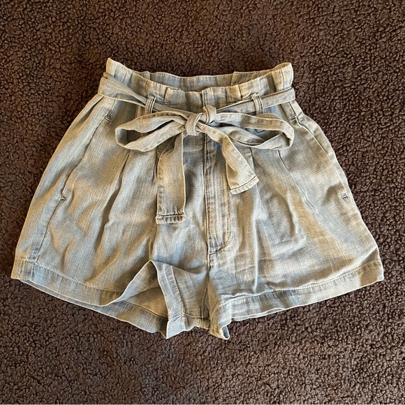 Abercrombie & Fitch | High-Rise Paperbag Short - Picture 1 of 4